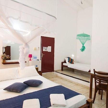 Oyo 347 Hotel Empryean Katunayaka Bagian luar foto