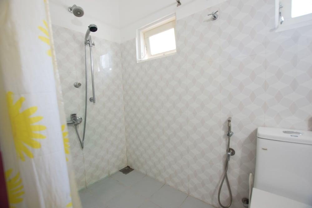 Oyo 347 Hotel Empryean Katunayaka Bagian luar foto