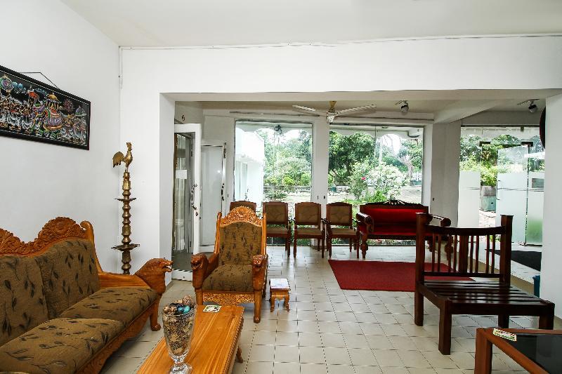 Oyo 347 Hotel Empryean Katunayaka Bagian luar foto