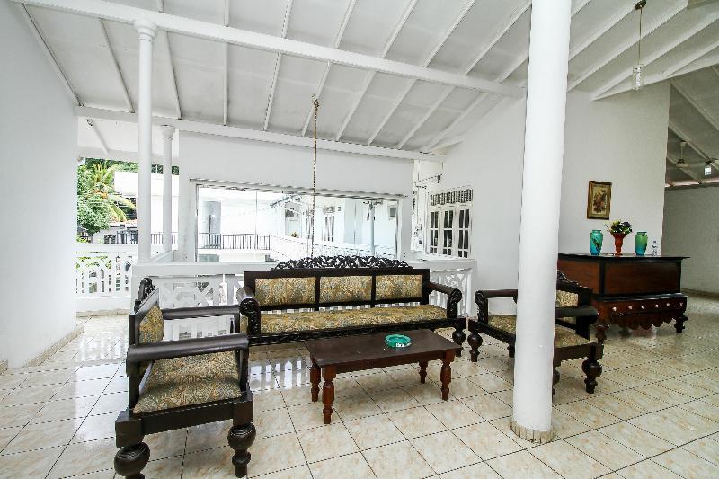 Oyo 347 Hotel Empryean Katunayaka Bagian luar foto