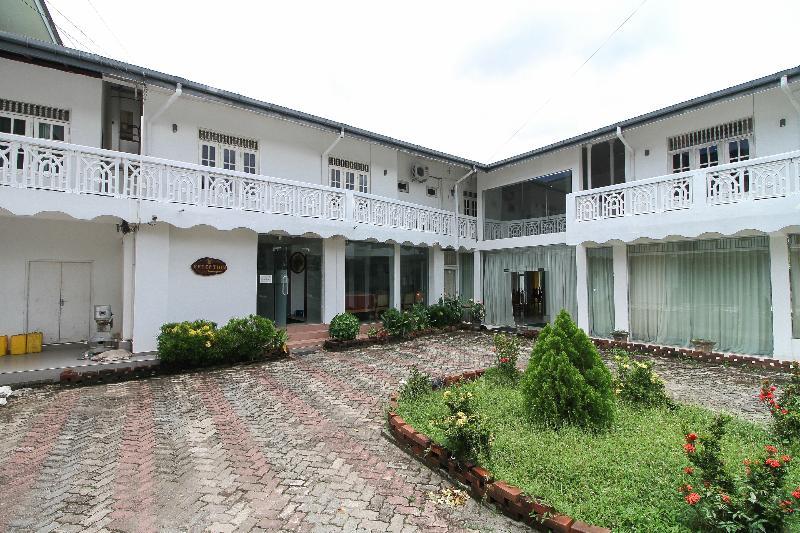 Oyo 347 Hotel Empryean Katunayaka Bagian luar foto