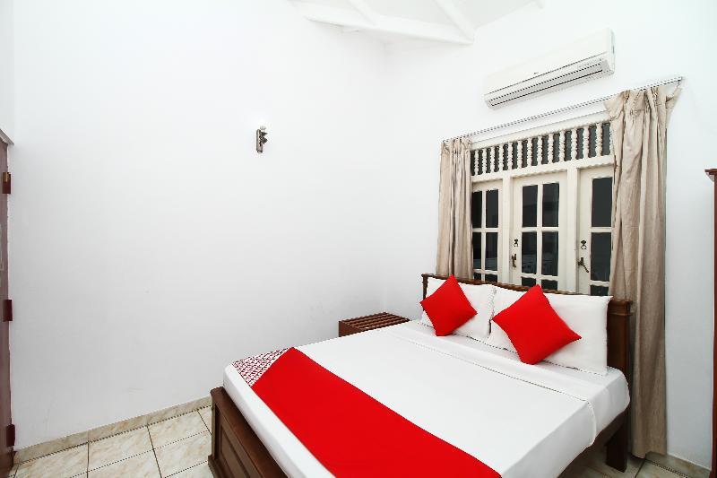 Oyo 347 Hotel Empryean Katunayaka Bagian luar foto