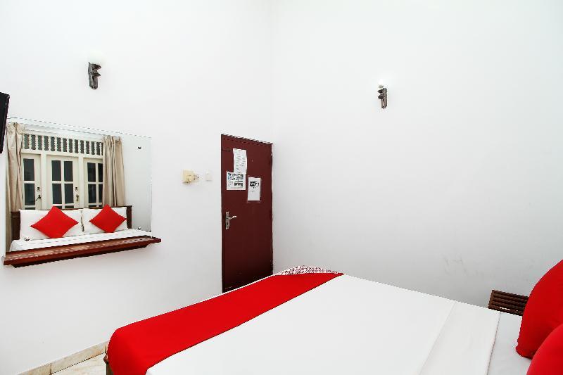 Oyo 347 Hotel Empryean Katunayaka Bagian luar foto