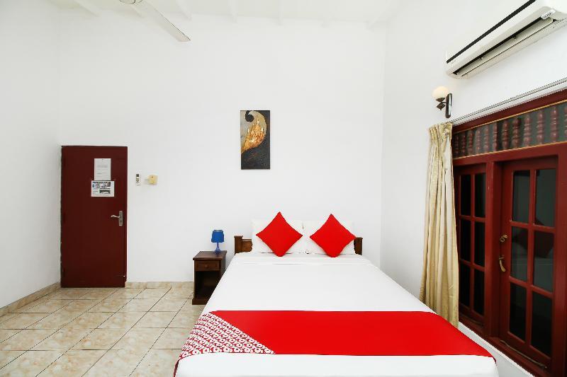 Oyo 347 Hotel Empryean Katunayaka Bagian luar foto