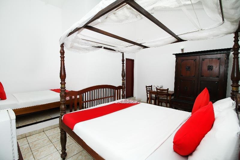 Oyo 347 Hotel Empryean Katunayaka Bagian luar foto