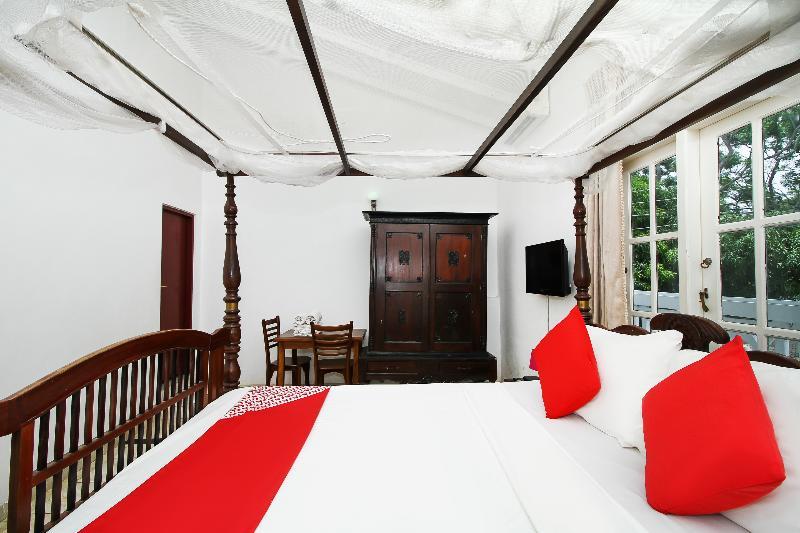 Oyo 347 Hotel Empryean Katunayaka Bagian luar foto