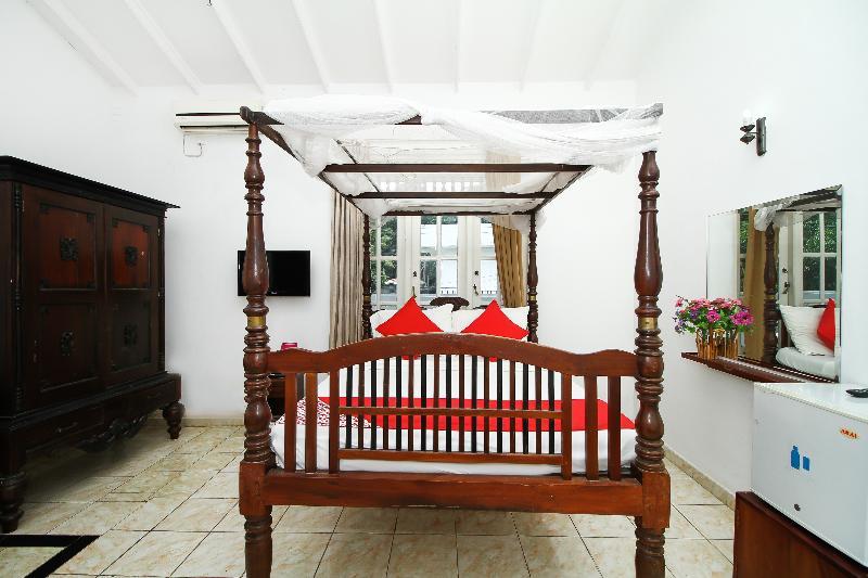 Oyo 347 Hotel Empryean Katunayaka Bagian luar foto